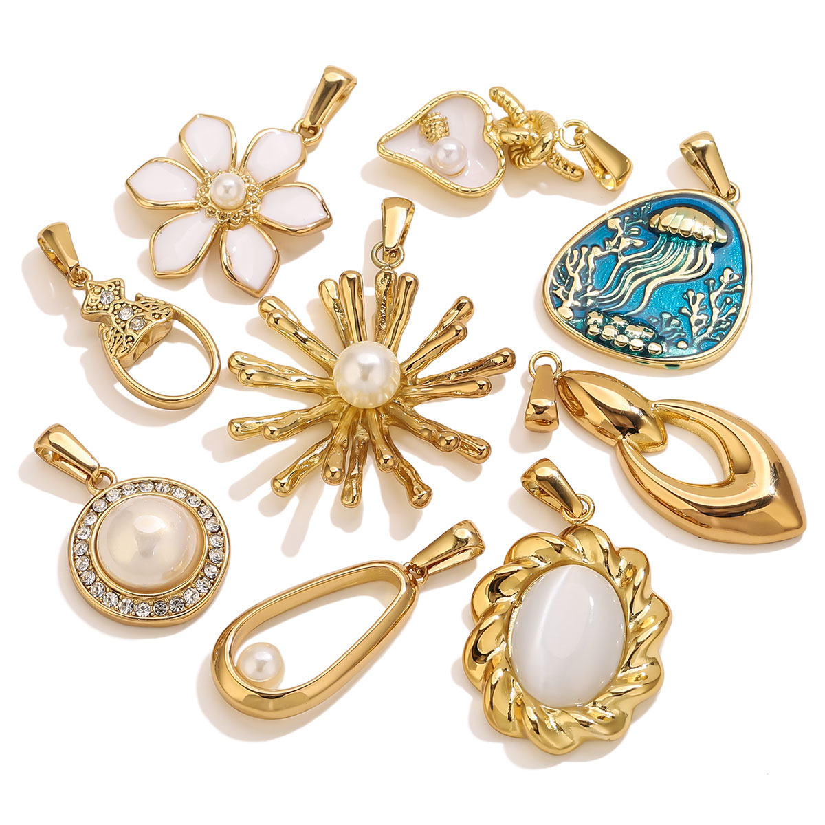 Vintage Fashion Stores - จี้ดอกไม้สแตนเลสชุบทอง 18K 1 ชิ้น พร้อมจี้รูปหัวใจวินเทจผสมไข่มุก สำหรับทำสร้อยคอ