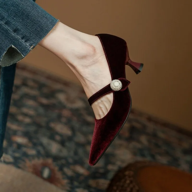 รองเท้าส้นเข็มแบบแมรี่เจนหัวแห - Vintage Old Fashion บทวิจารณ์และราคา