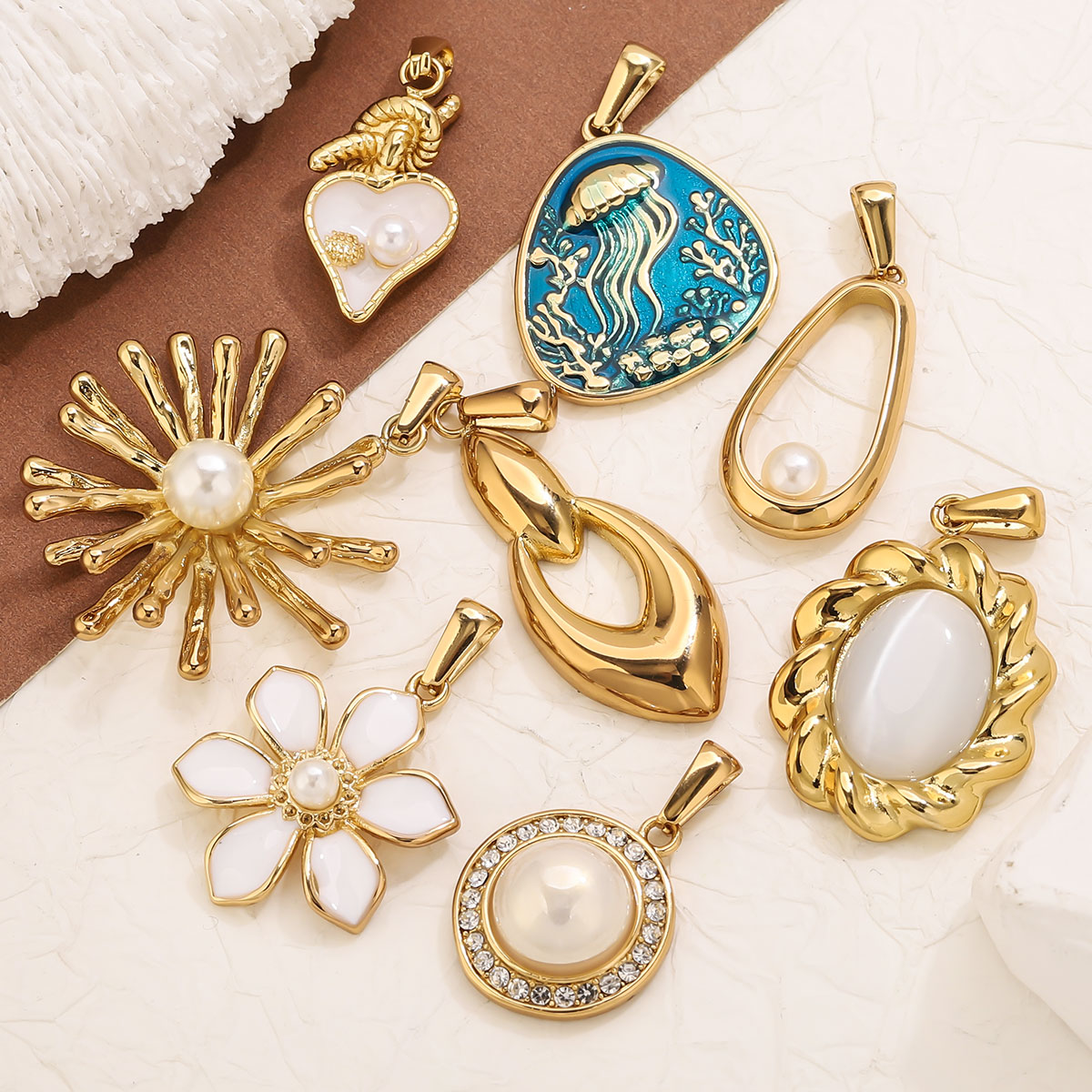 จี้ดอกไม้สแตนเลสชุบทอง 18K 1 ช - Vintage Fashion Stores บทวิจารณ์และราคา
