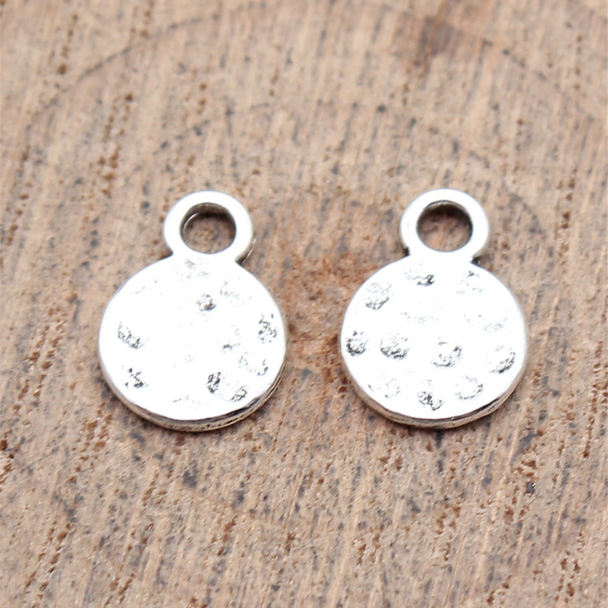 จี้รูปทรงแผ่นดิสก์แบบตอกลาย 40 - Vintage Fashion Stores บทวิจารณ์และราคา